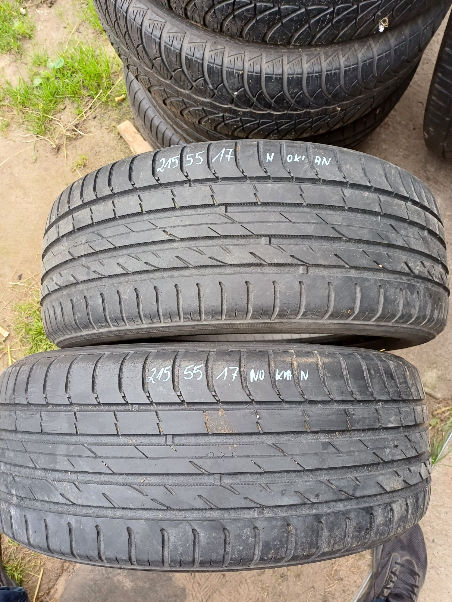 215/55R17 Nokian