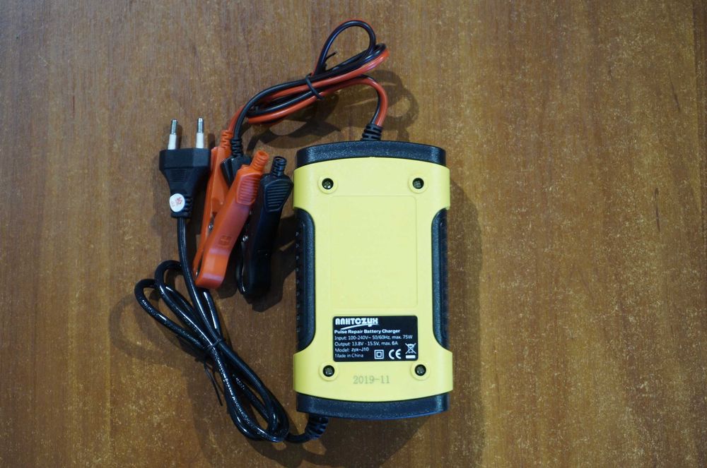 Розумний зарядний пристрій 12V 6A для акумулятора автомобіля