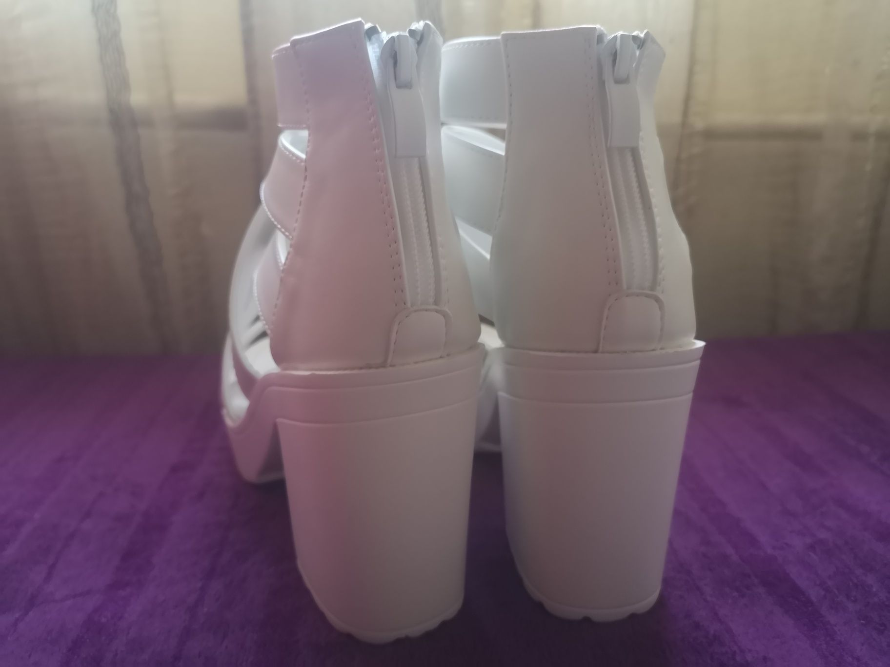 Nowe modne buty na koturnie r. 39