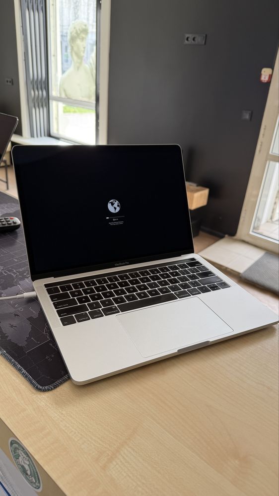 MacBook Pro 13” 2019 icloud on