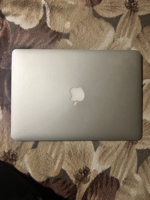 Макбук аір 2011 в харошом состояниї