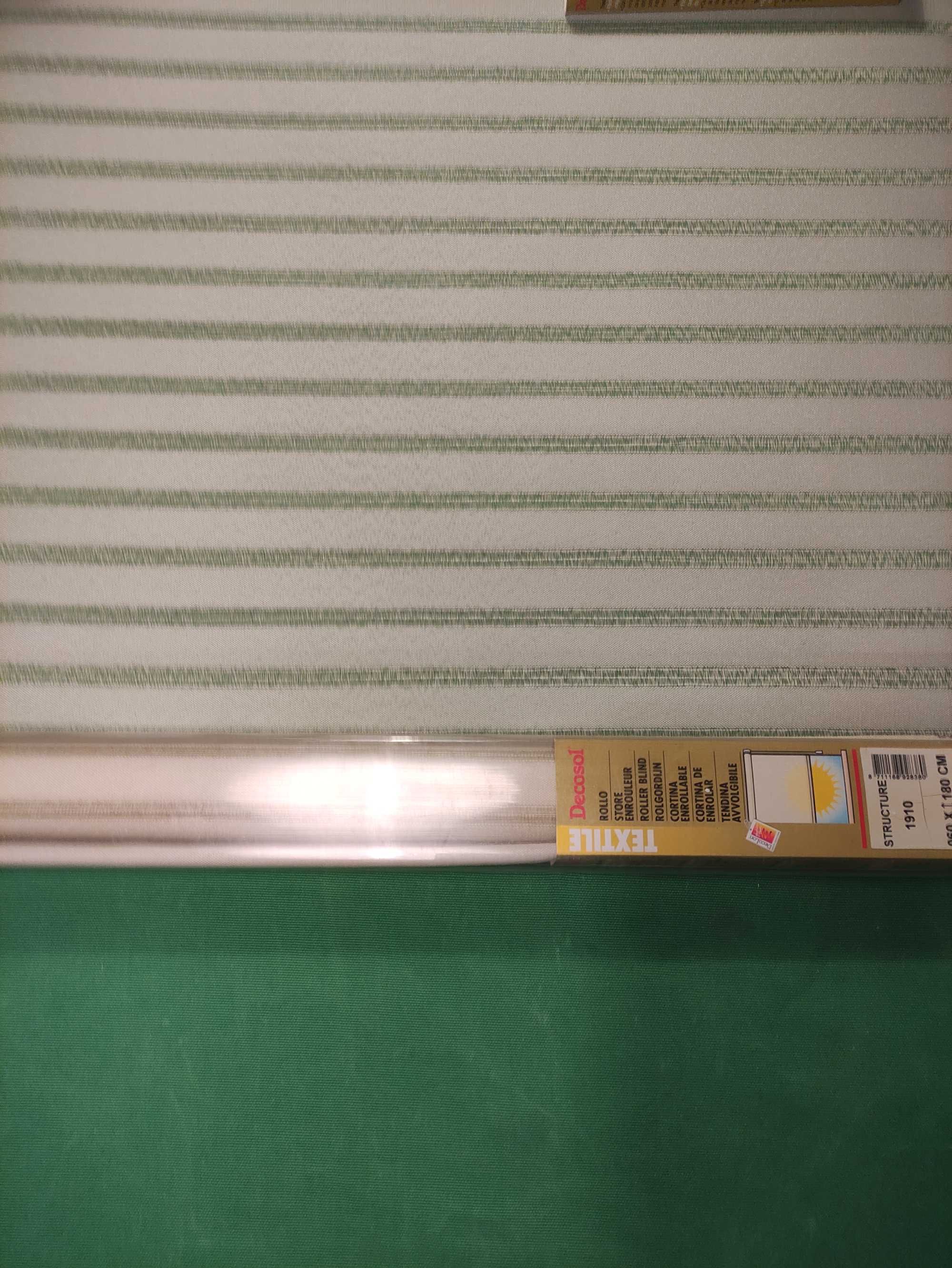 Cortina de enrolar em tecido castanho