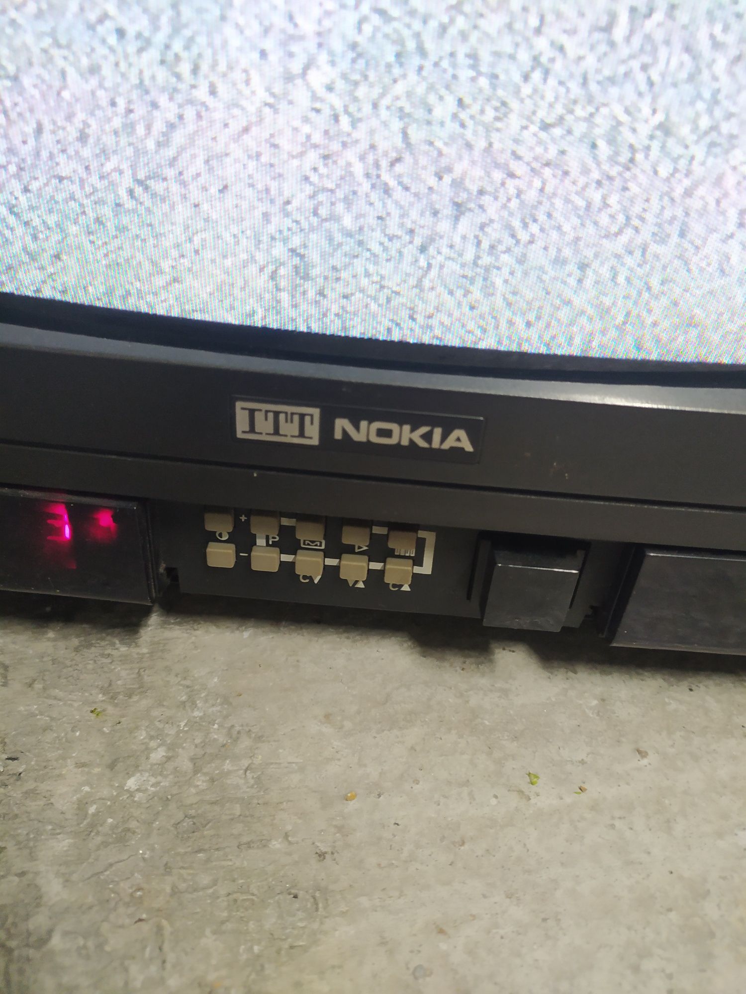 Televisor Nokia a funcionar sem comando