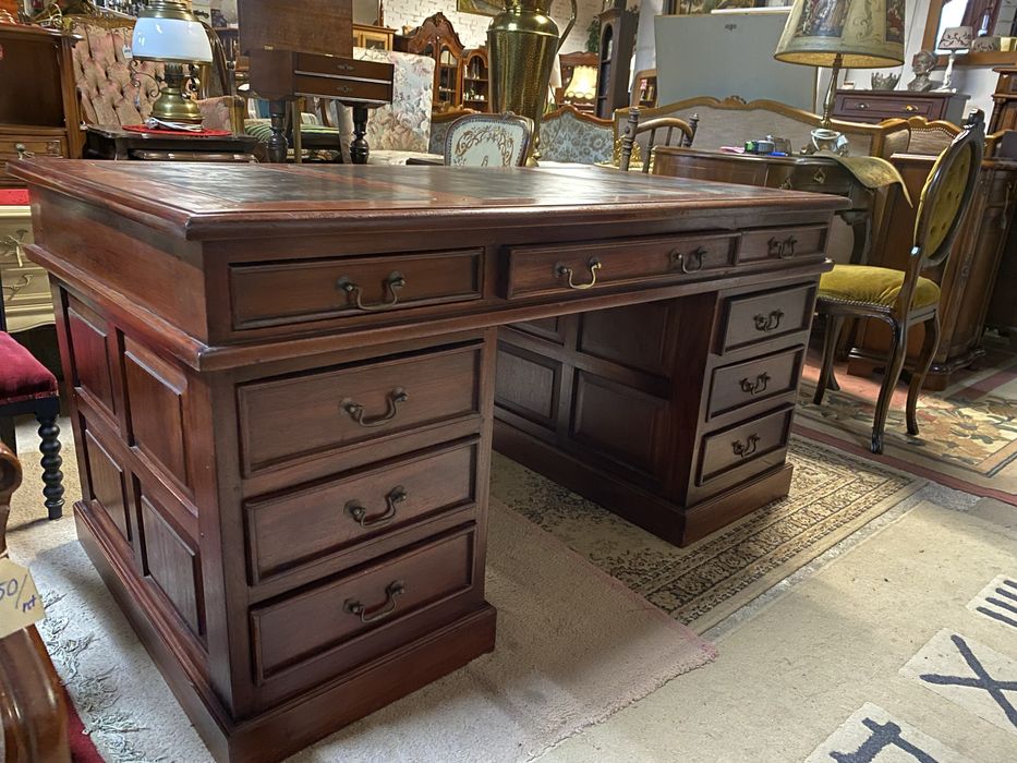 Duże biurko w stylu kolonialnym