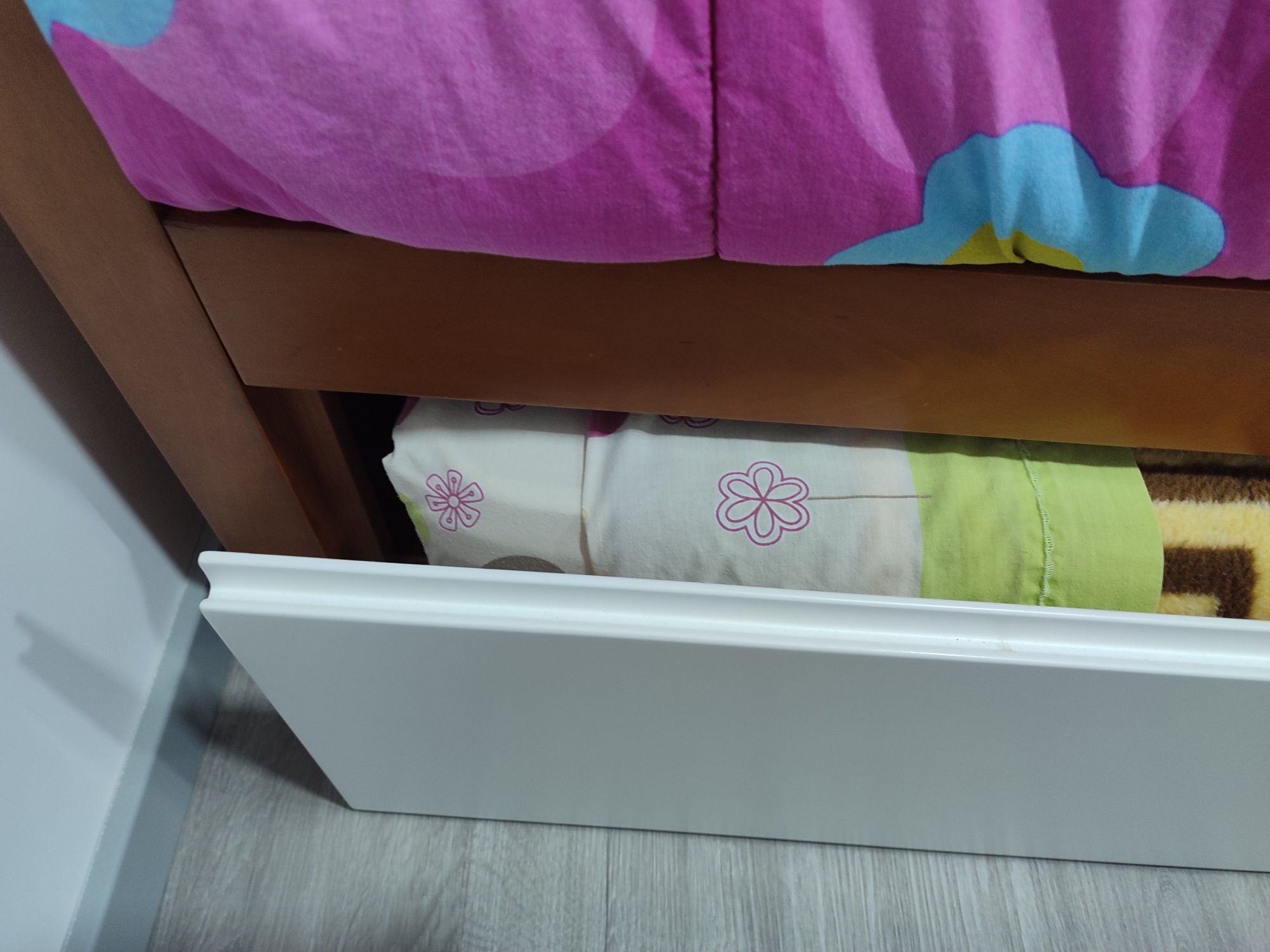 Cama dupla de solteiro