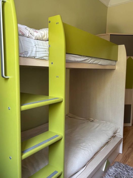 Дитяча в хорошому стані