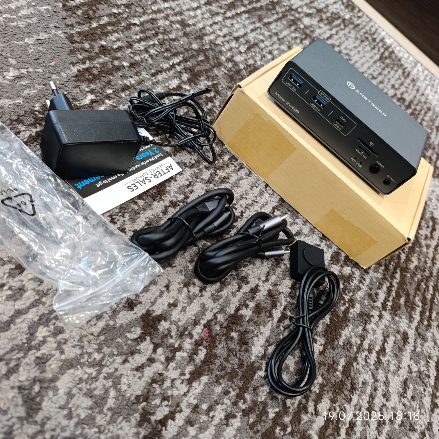 KVM-перемикач CMSTEDCD 13-в-1 з USB-C док-станцією підтримка 4K 120 Гц