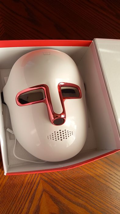 Продам лед маску і масажер для лиця відомих фірм .