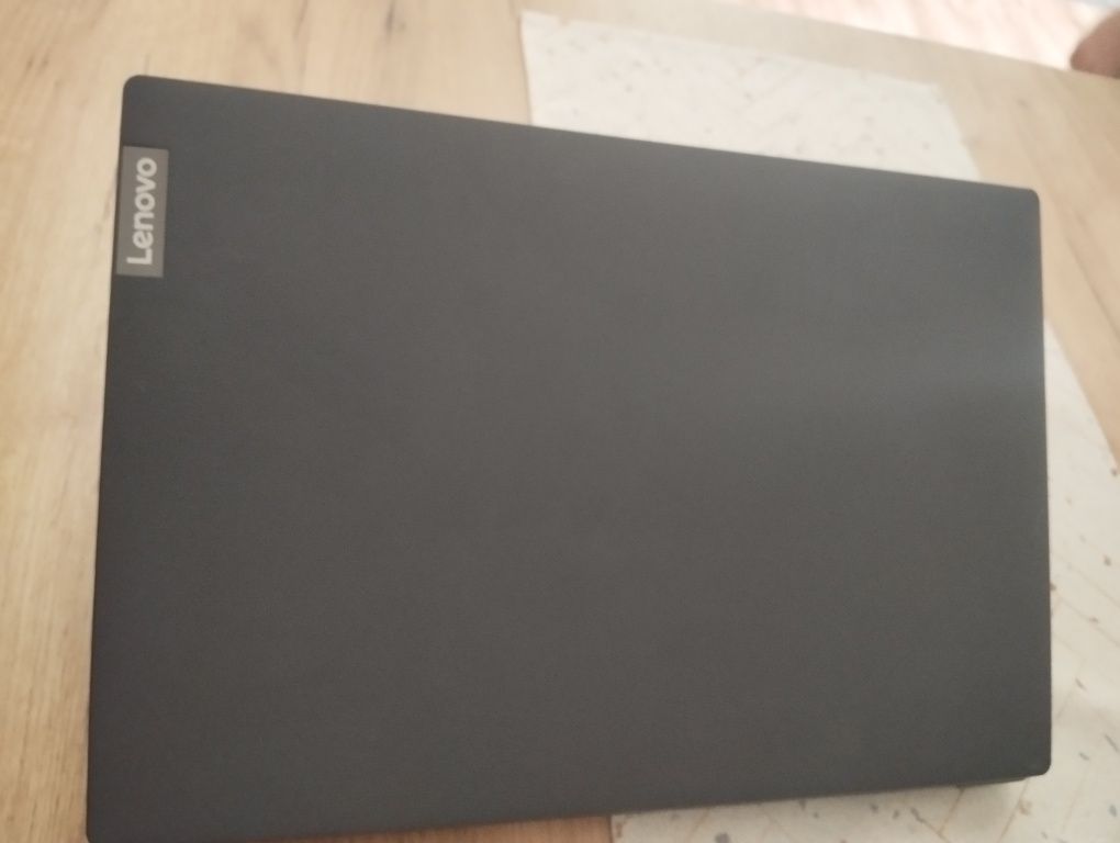 Laptop Lenovo v15 ADA