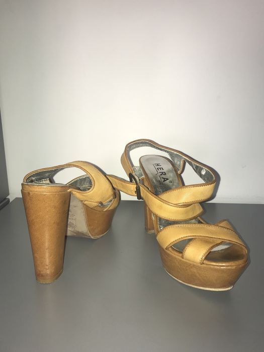 sapatos salto alto mulher
