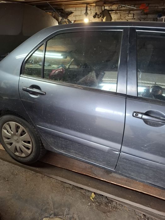 Продам машину MITSUBISHI Lancer