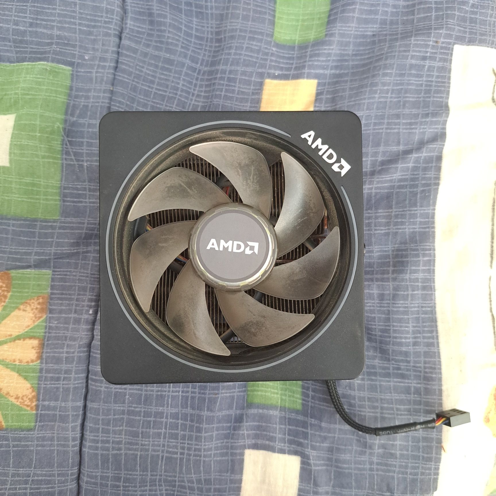 AMD Ryzen 7 3700X + Cooler Wraith Prism RGB