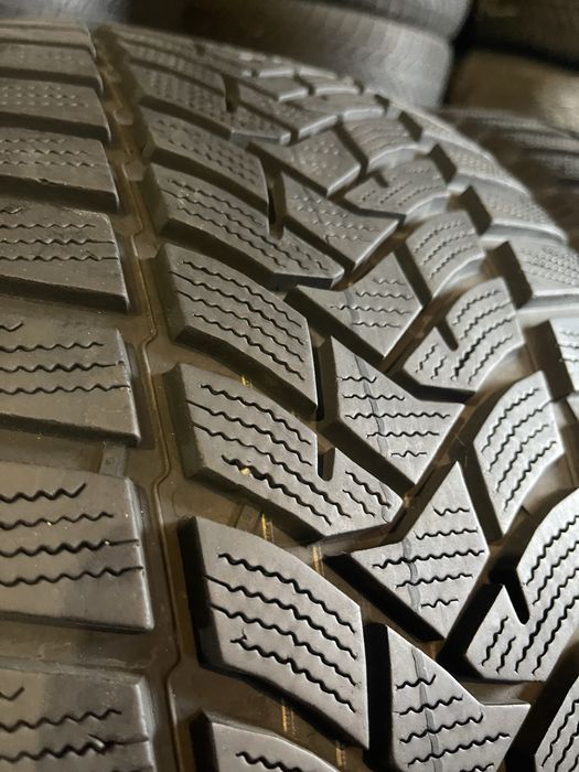 R18 235/45 зимові шини з Німеччини.