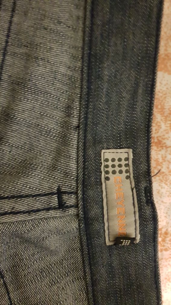 Vendo Calças Jeans CHEYENNE Tamanho 38 nunca foram usadas