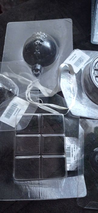 Формочки для виготовлення мила або шоколаду.