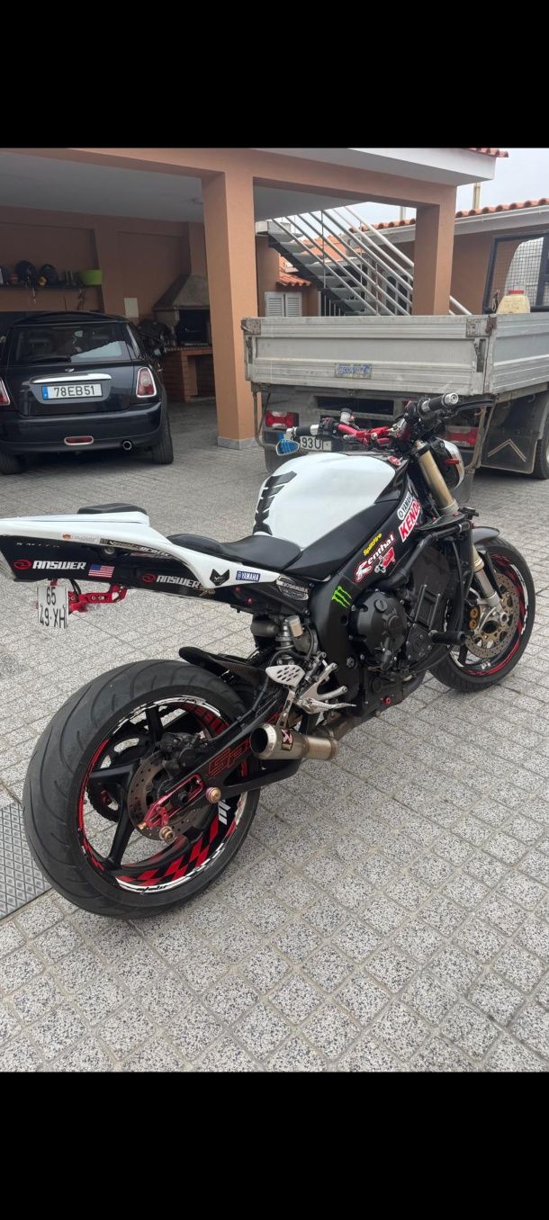 Yamaha R1 rn12 2005