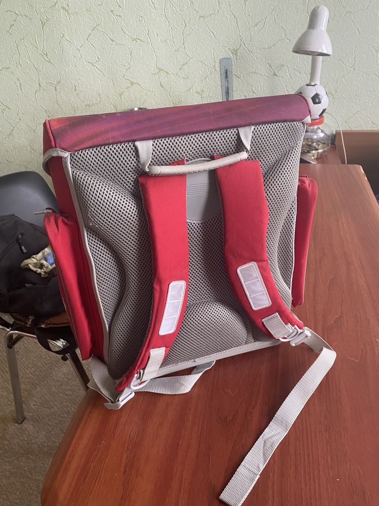 Твёрдый ортопедический рюкзак для ребёнка