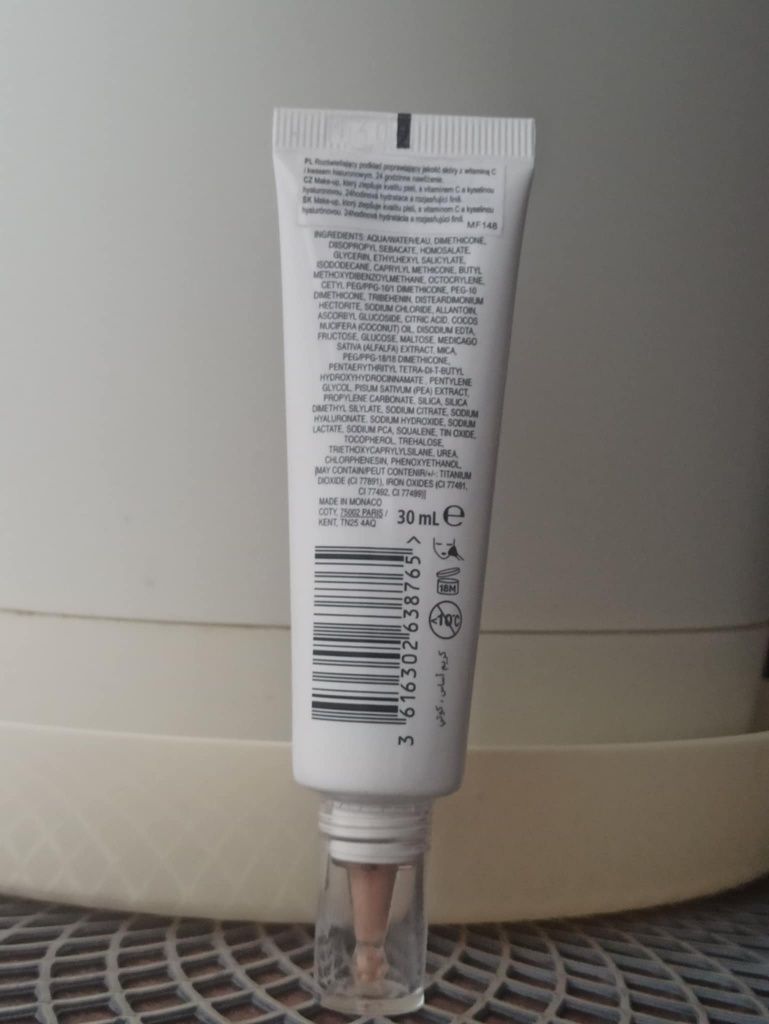Max Factor Miracle Pure rozświetlający podkład wit C kwas hialuronowy