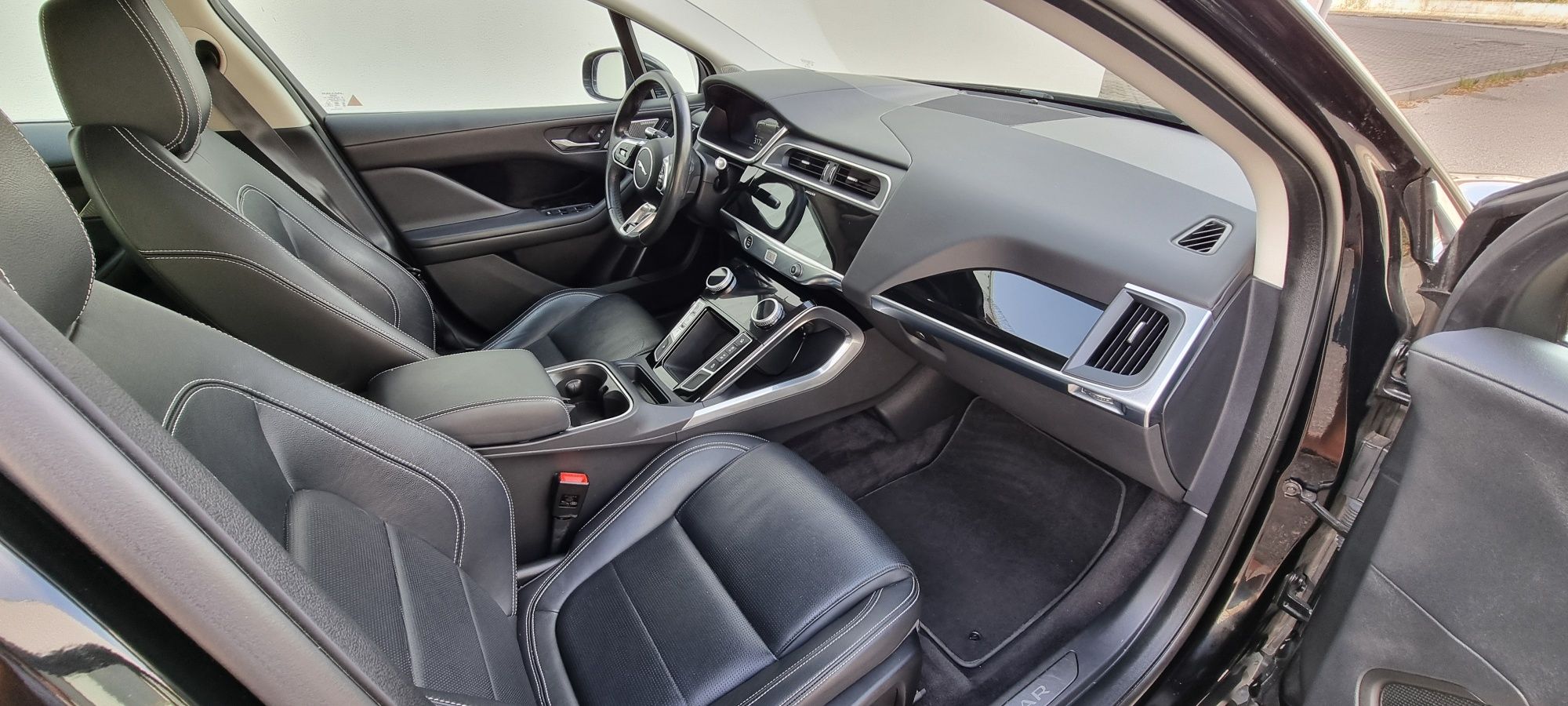 Jaguar EV400 AWD