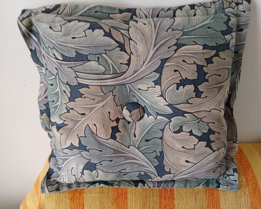 Almofada vintage em brocado