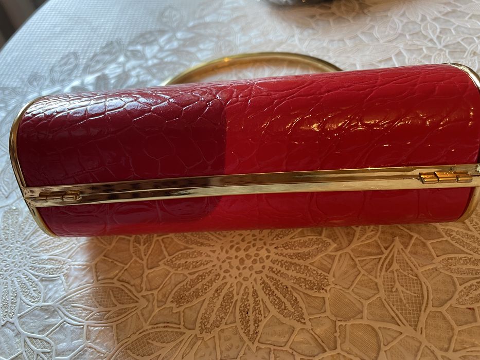 Продаю клатч новый