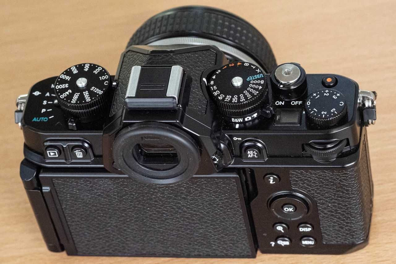 NIKON Zf com objetiva 40 mm f/2 SE - Kit NOVO