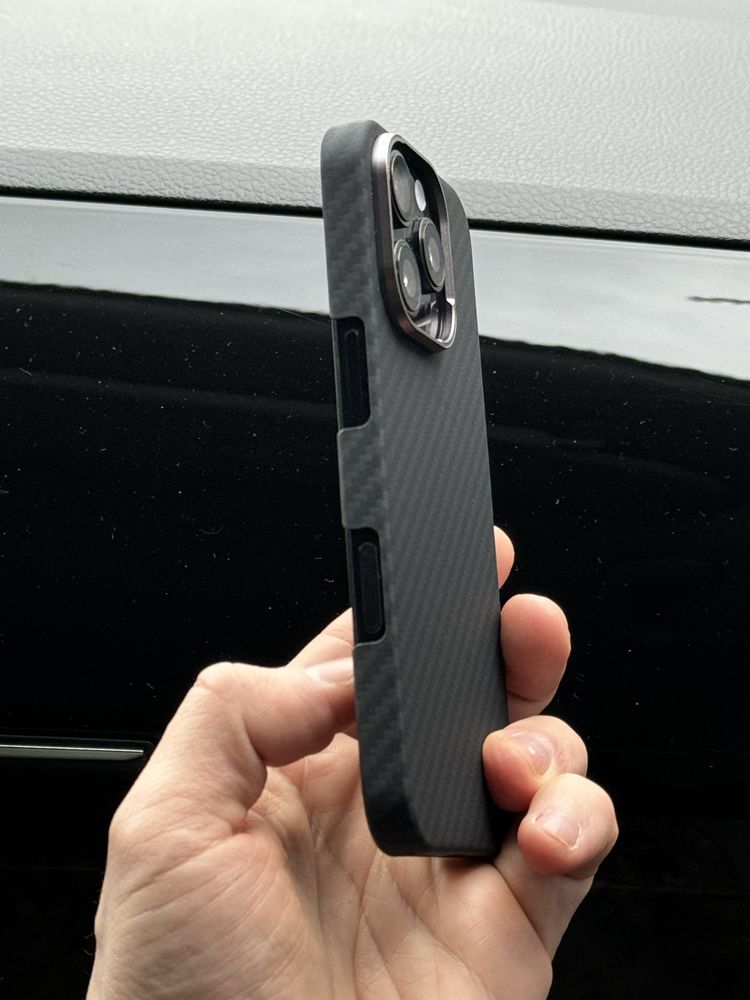 Карбоновый чехол MagSafe iPhone 16 Pro | Max