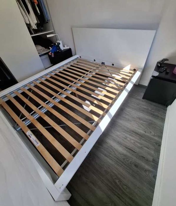 Cama de casal Ikea Malm branca 160x200 com estrado