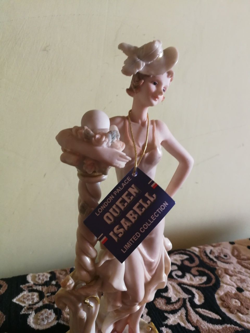 Figurka Queen Isabell