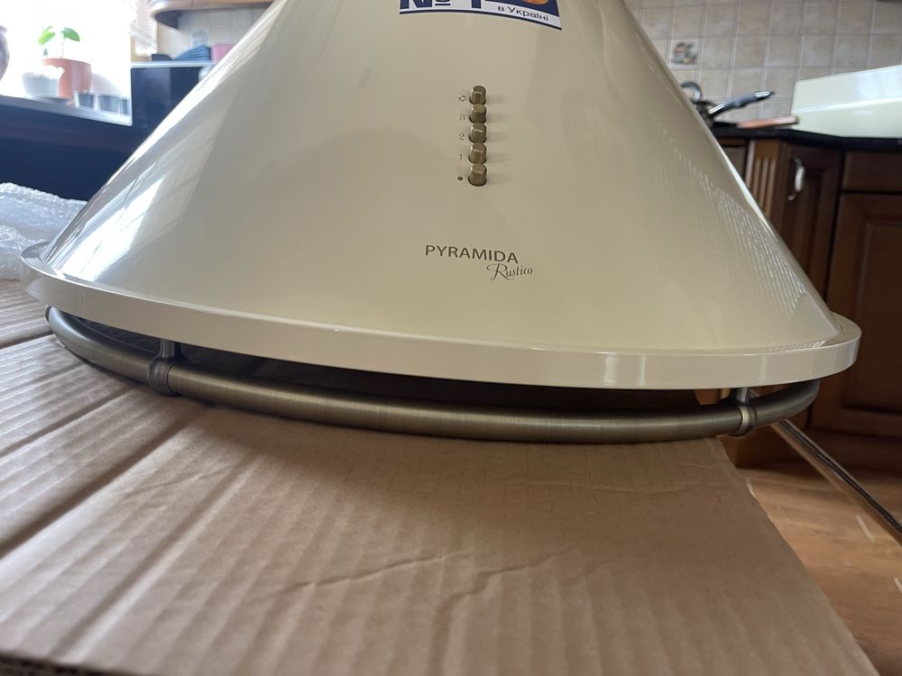 Нова витяжка pyramida