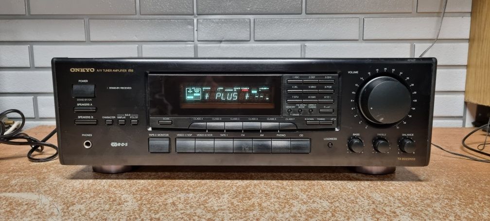 Amplituner stereo ONKYO TX-9022.