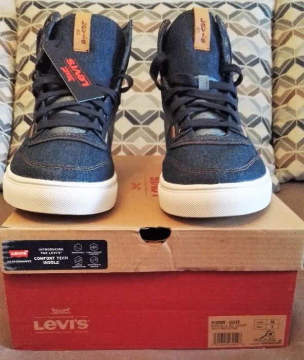 Продам новые оригинальные высокие сникерсы Levis