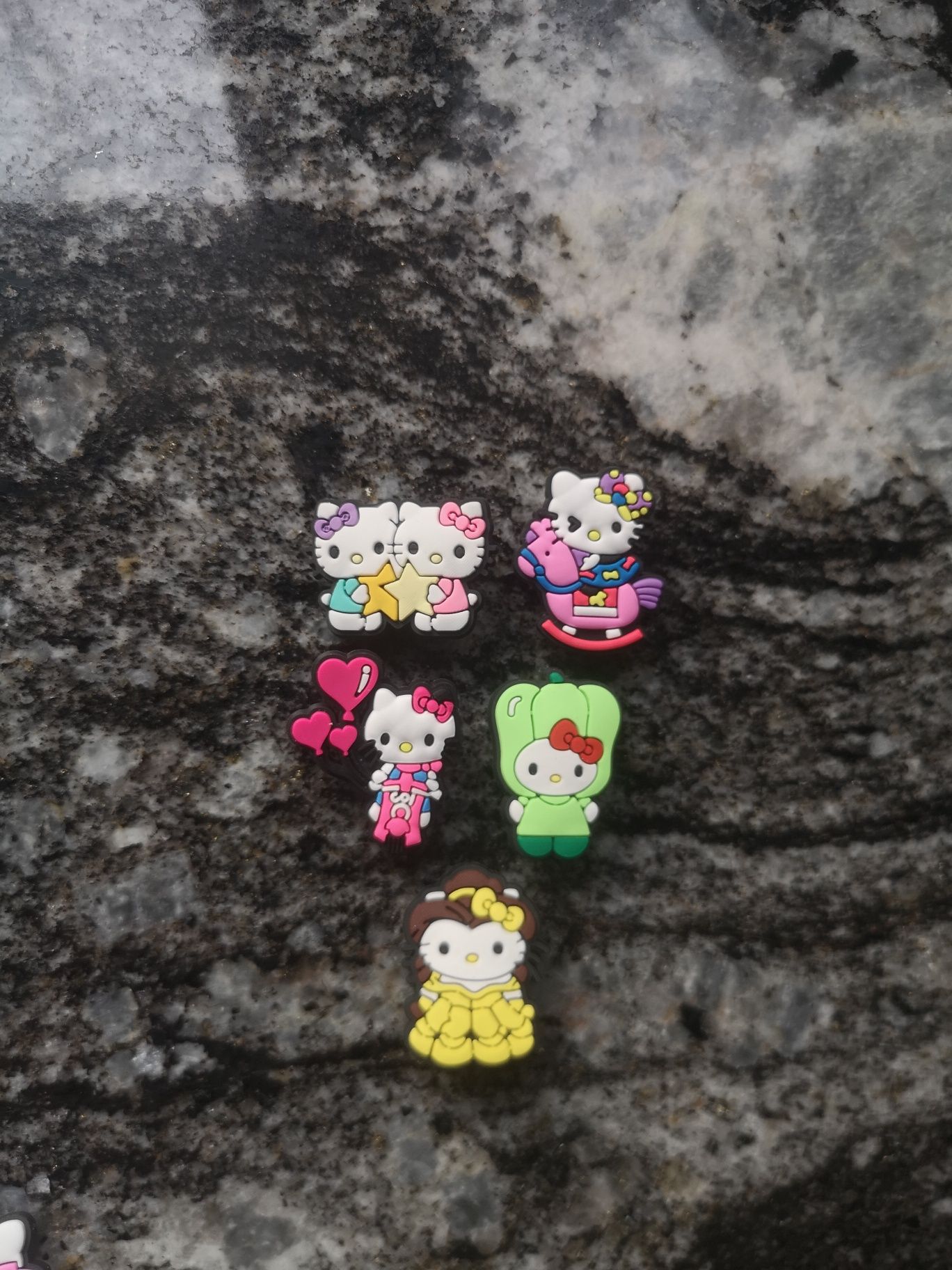 Przypinki do butów Crocs zestaw Hello Kitty jibbitz