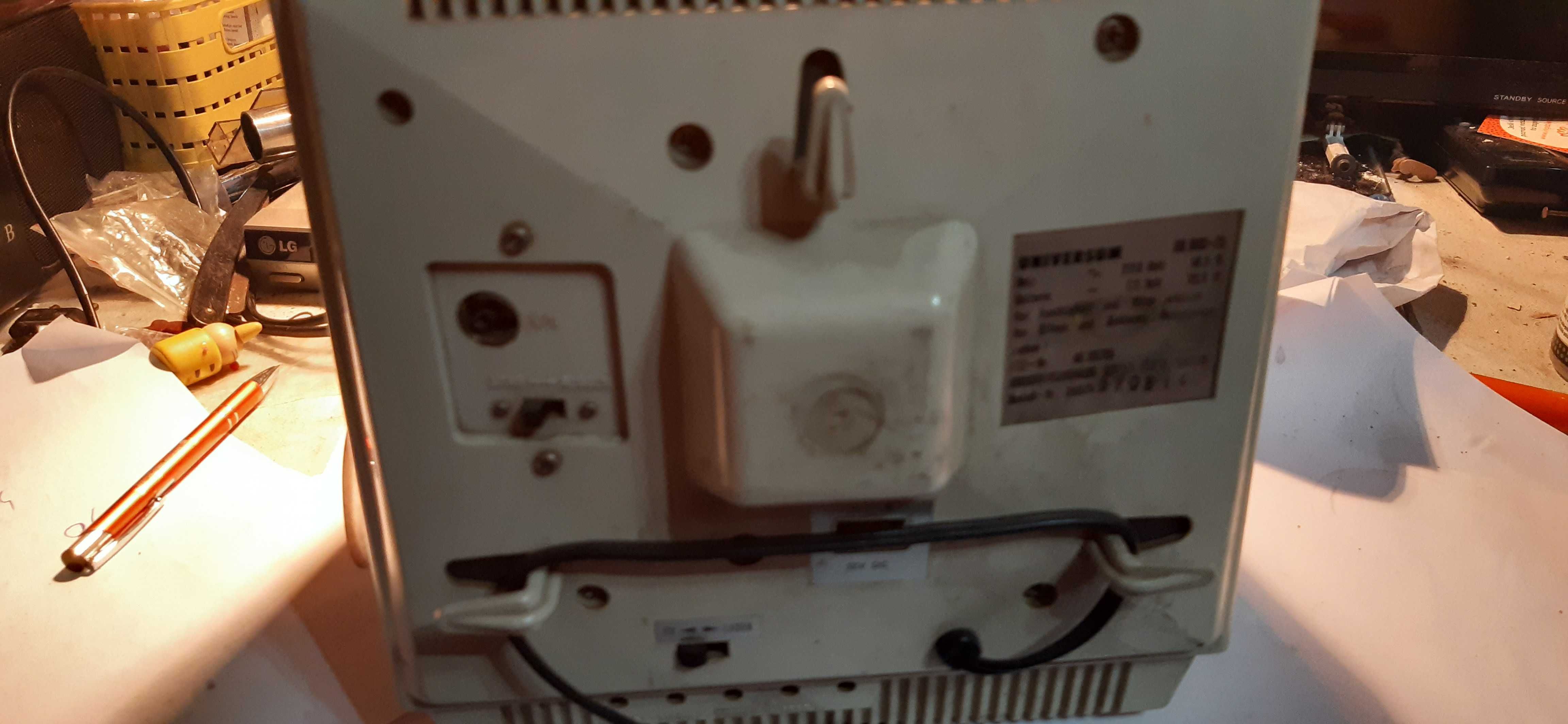 stary telewizor z radiem universum SK-903-75 dla kolekcjonerów prl