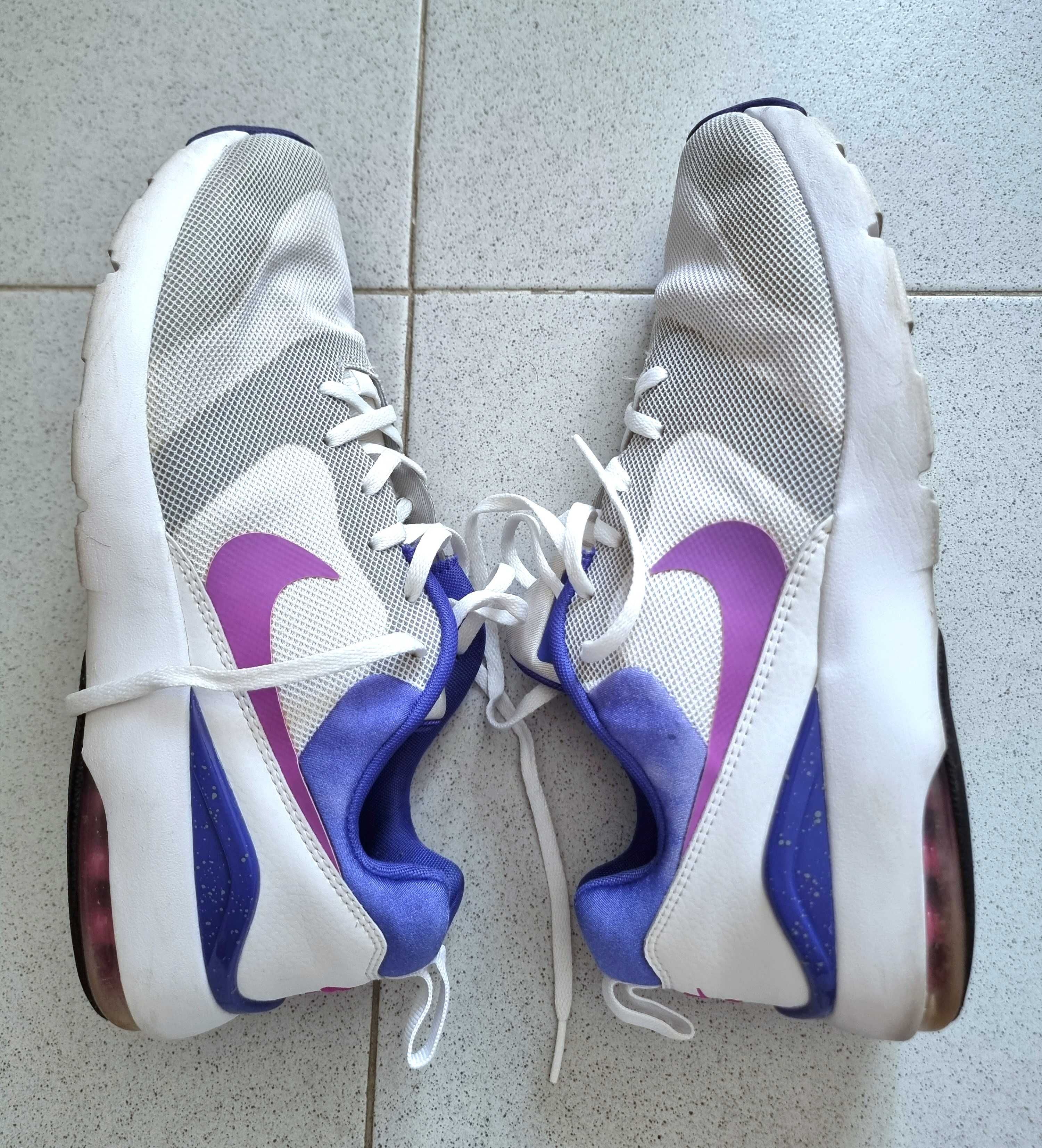 Ténis Nike Air Max em tons de branco, cinzento, azul e roxo, tam 41