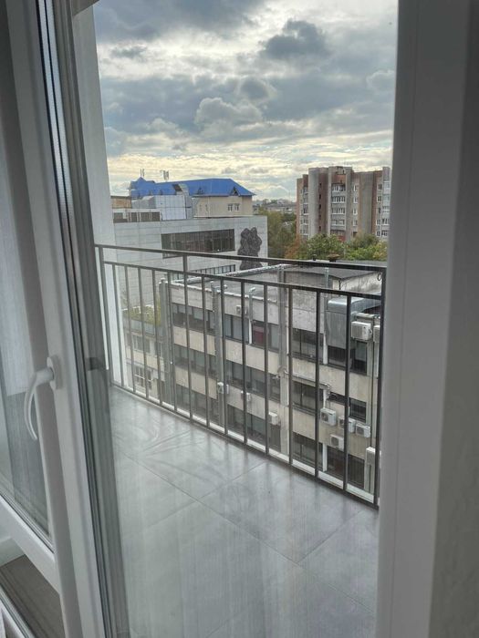 Оренда центр Коновальця