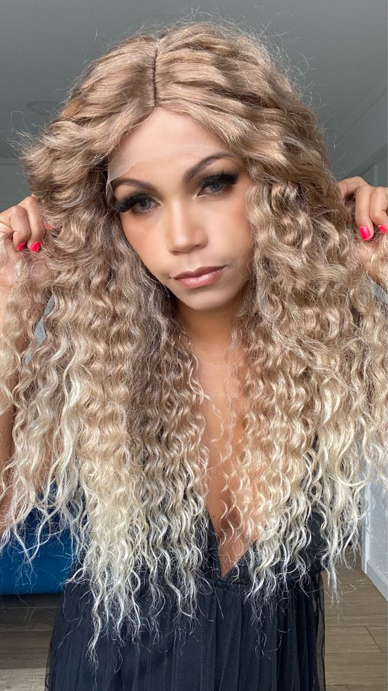 LACE FRONT LOIRA CACHEADA COM MECHAS