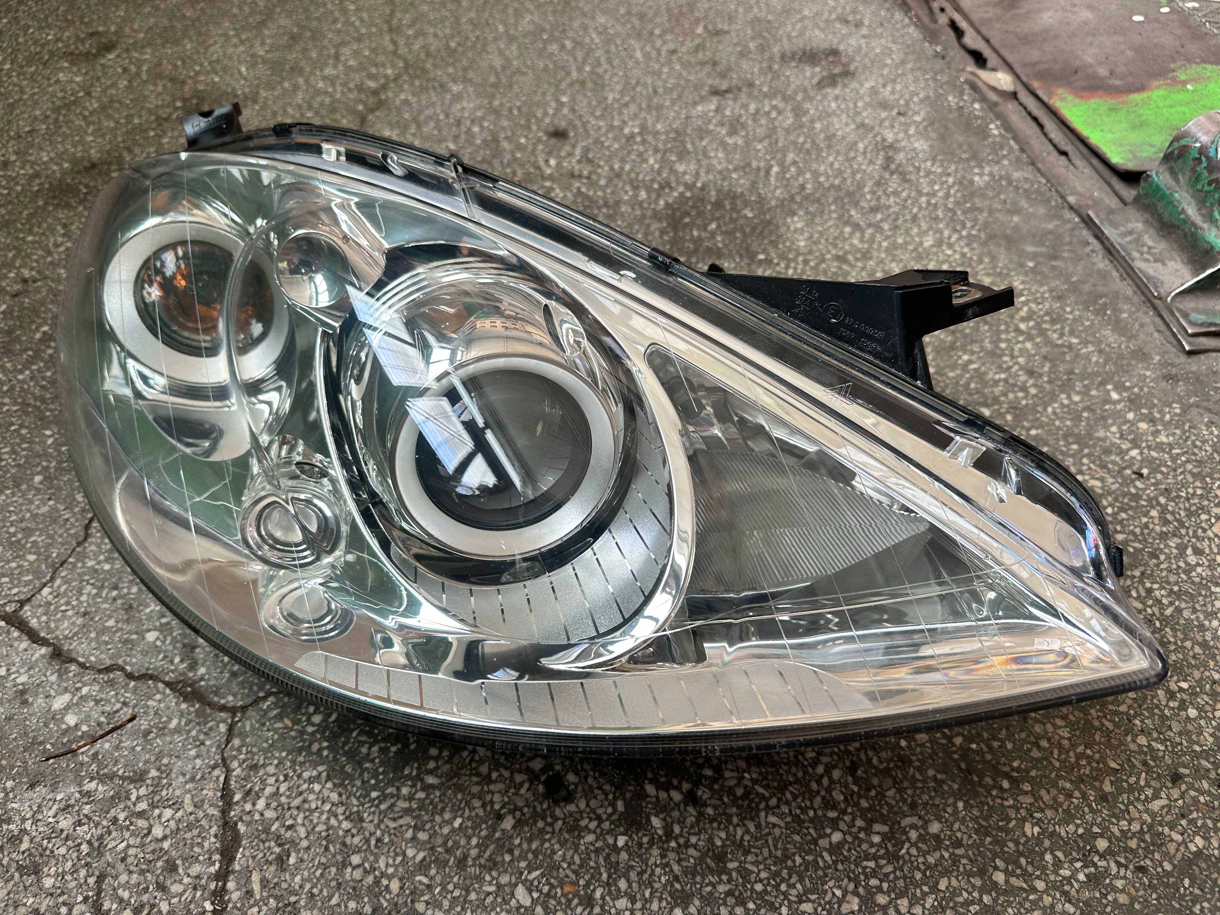 Mercedes A klasa W169 Reflektor lampa XENON cały kompletny PRAWY ŁADNY