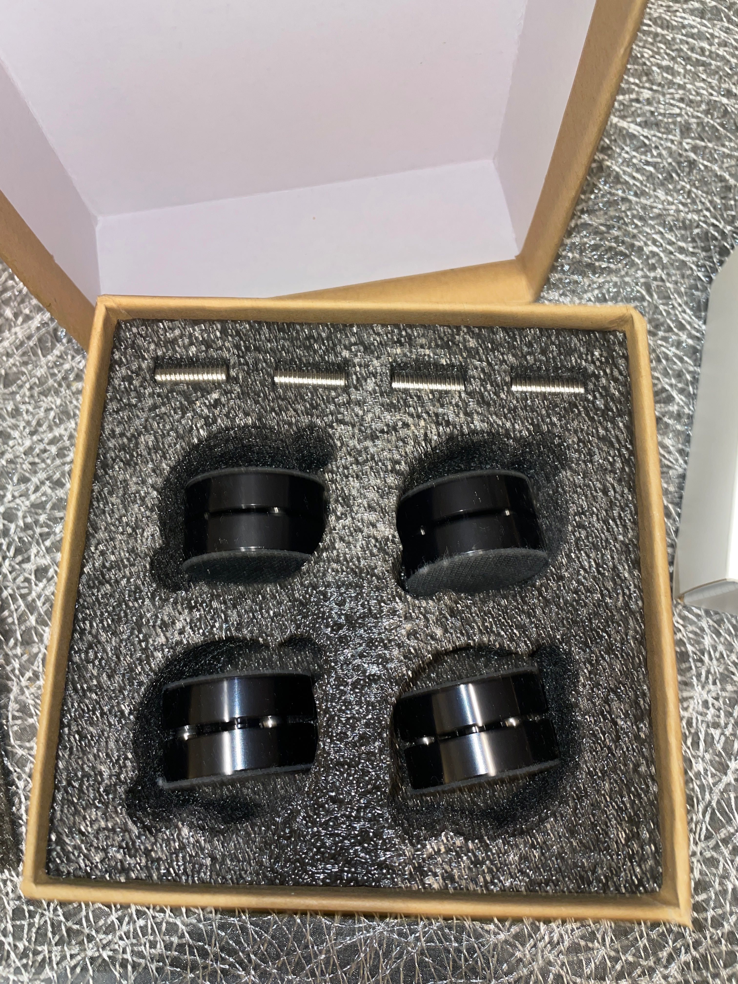 Podstawki antywibracyjne pod audio