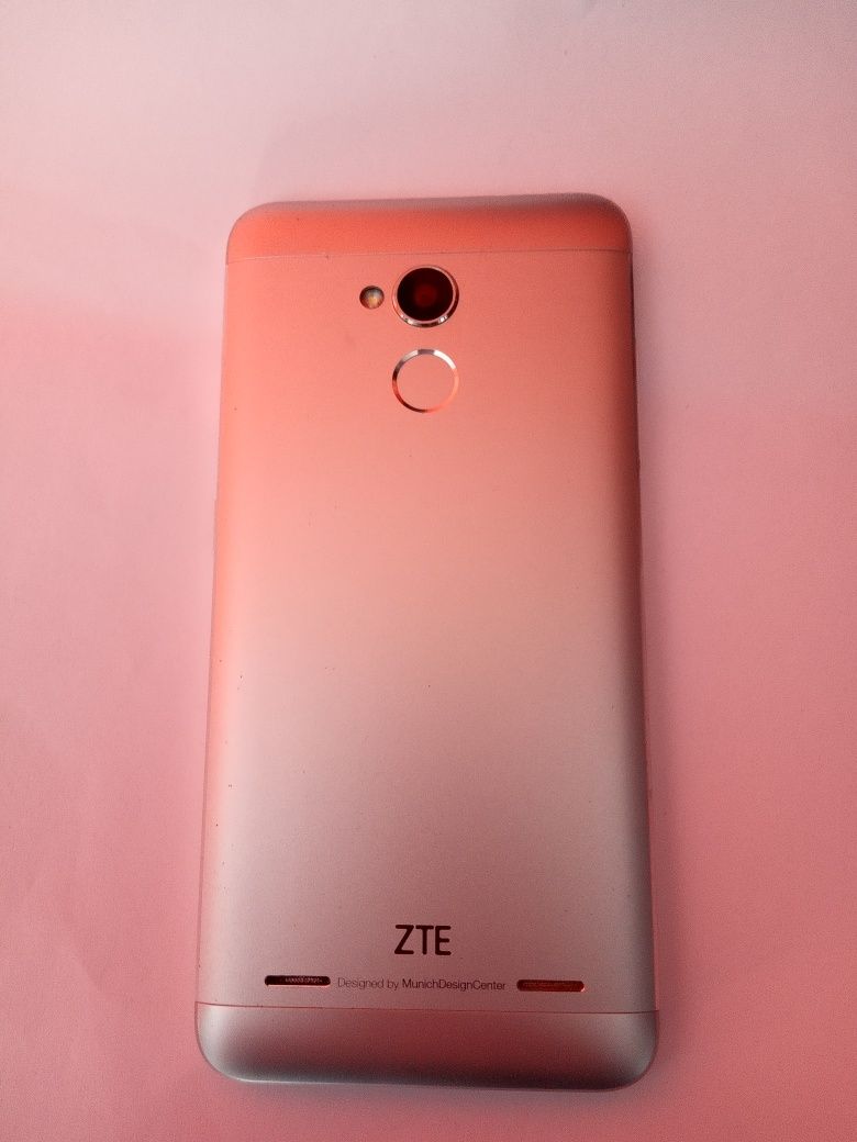 Telemóvel ZTE Blade v7 lite