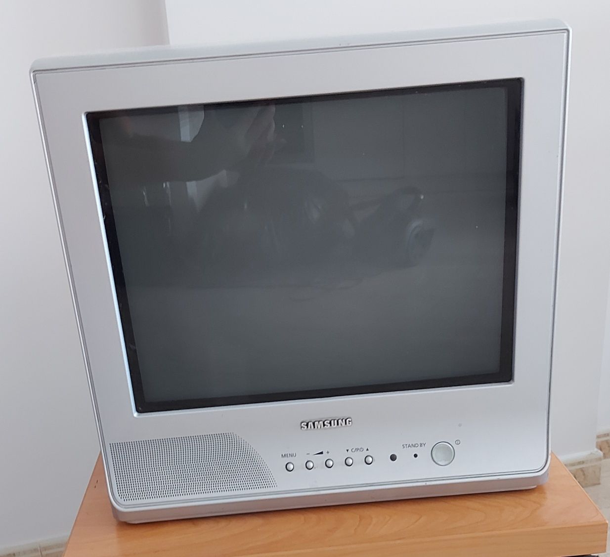 TV Samsung pequena