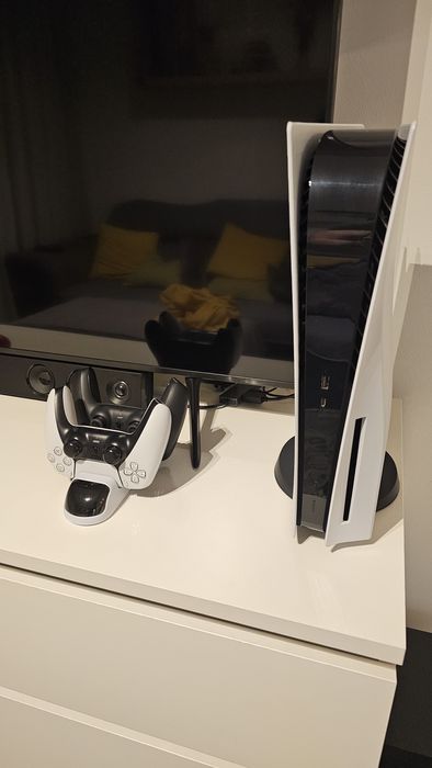 PlayStation 5 + 2 comandos