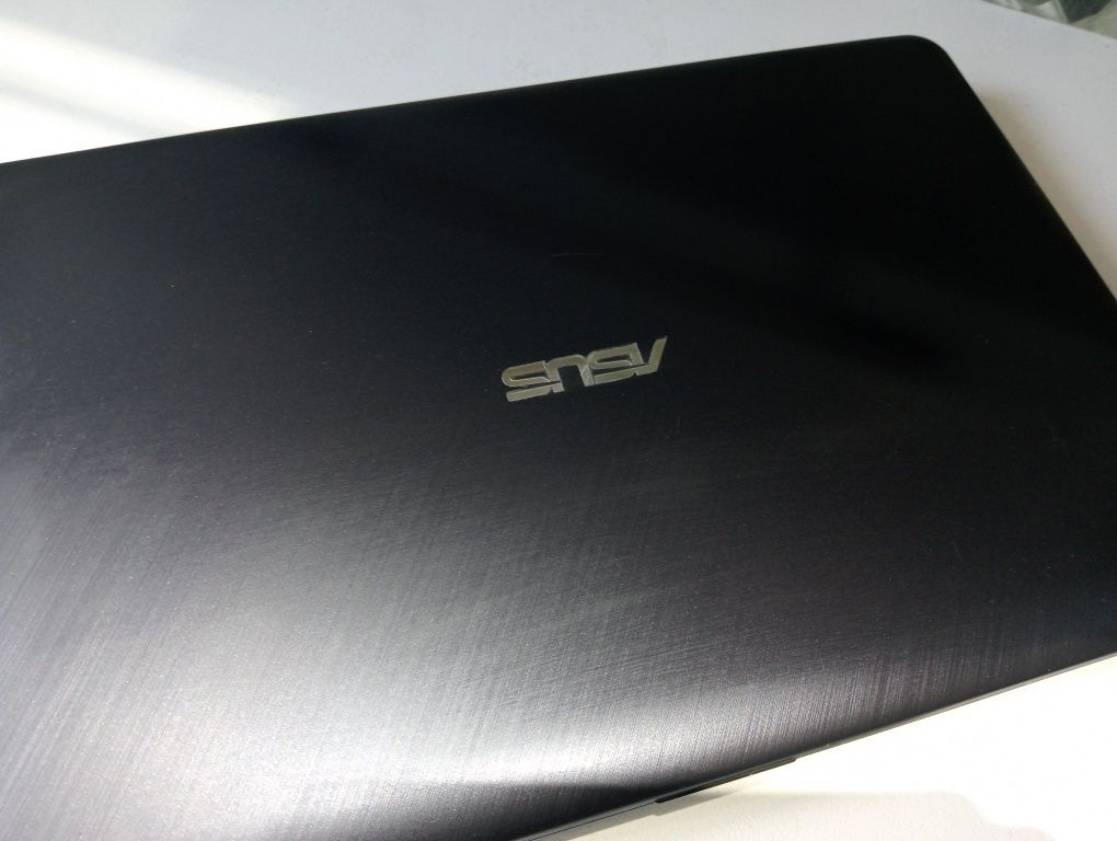 Laptop Asus Jak nowy