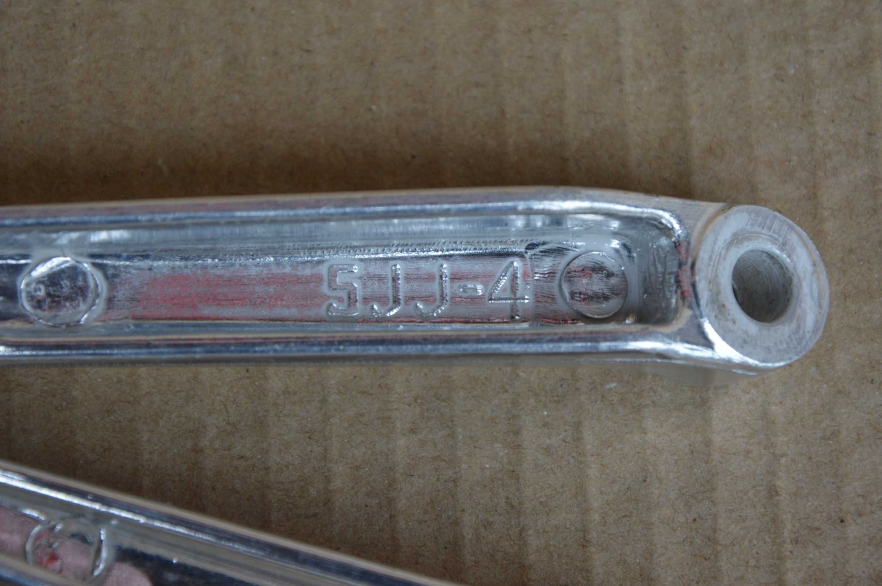 Yamaha R1 '00-'03r rn04/rn09 SET podnozek pasazera lewy/prawy