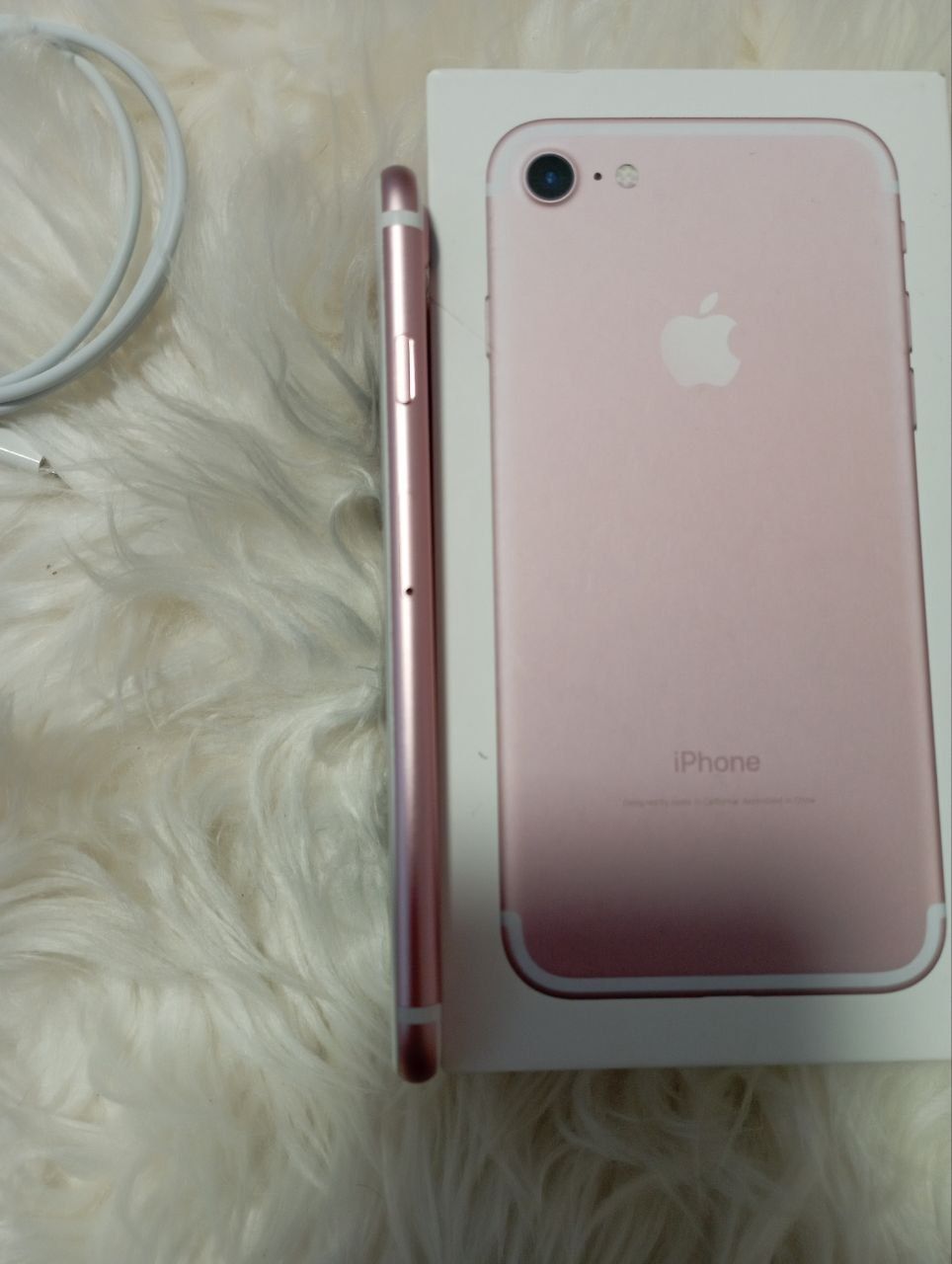 продаєця айфон 7 32gb