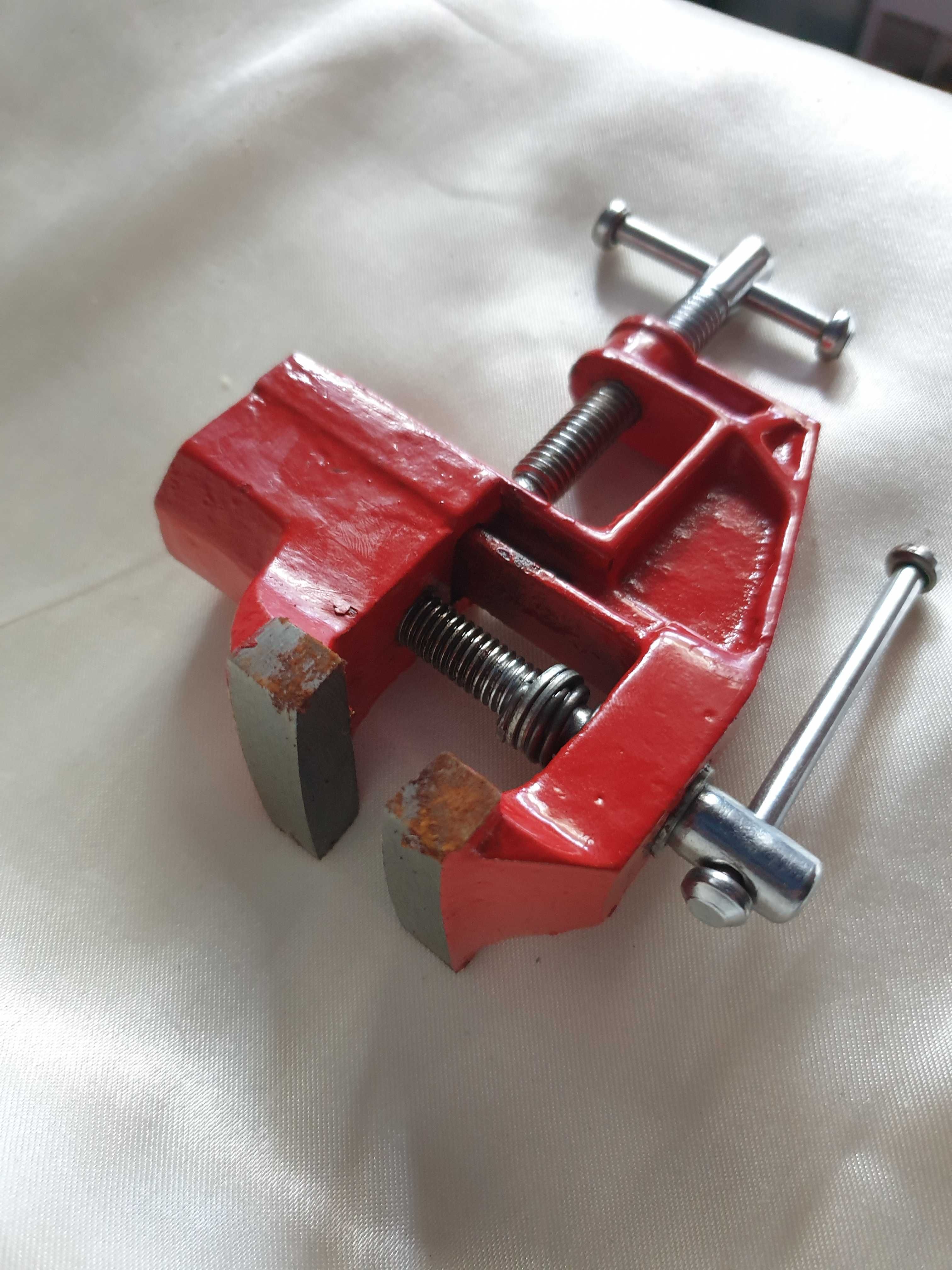 Mini Torno de bancada com aperto manual 33 mm x 50 mm x 23 mm