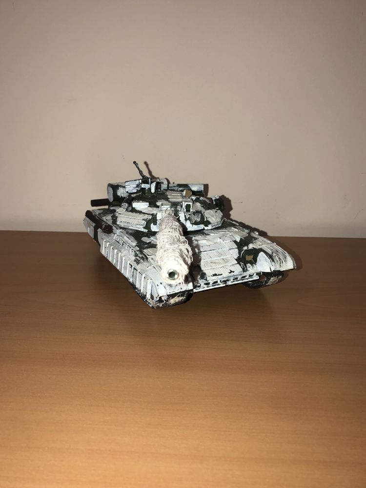 Продаю збірну модель танку Т-64бв