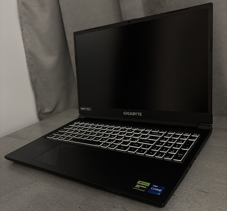 Gigabyte 4050 (6gb) i7 13620h
