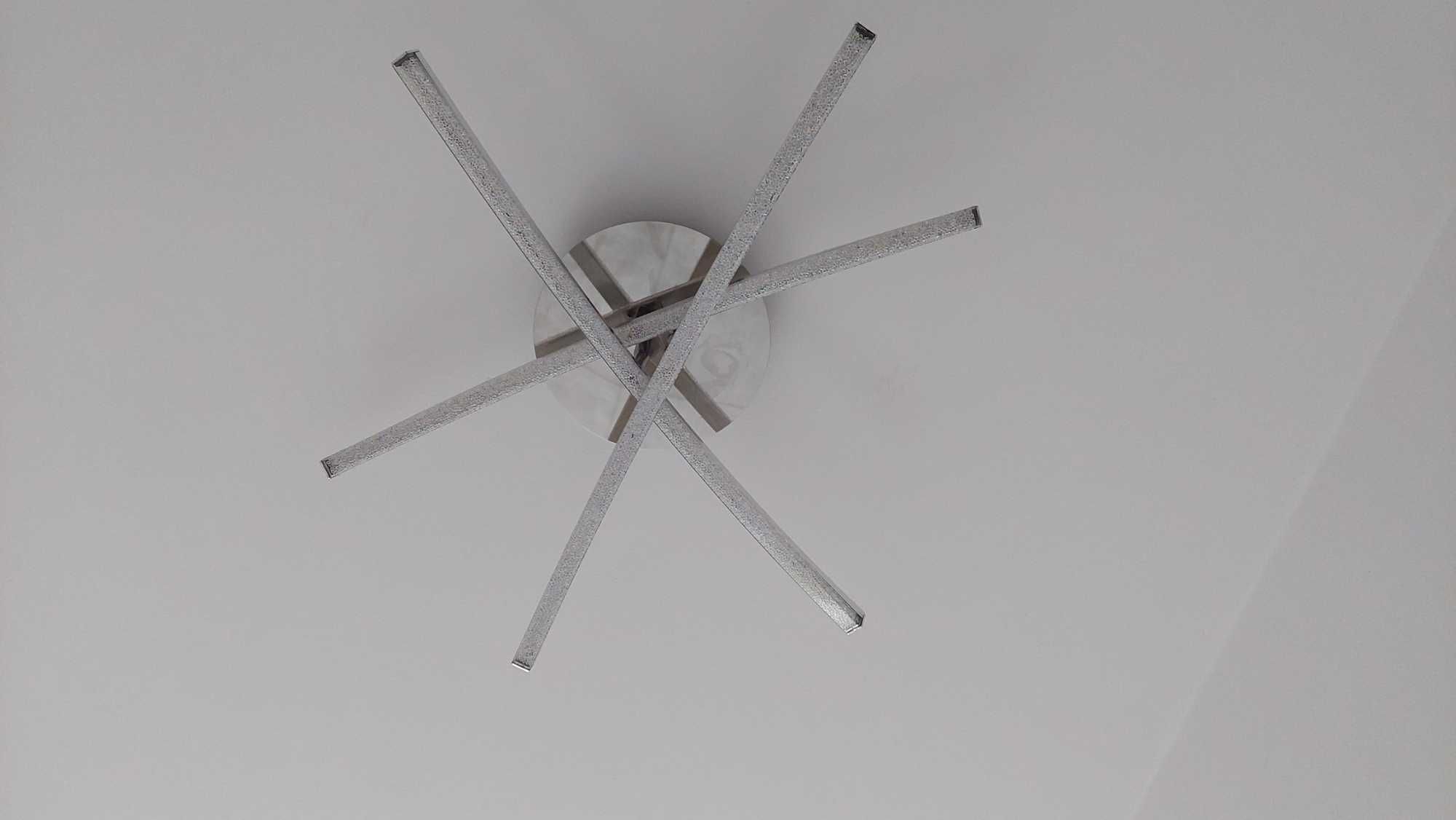 Lampa sufitowa LED 3 ramienna.