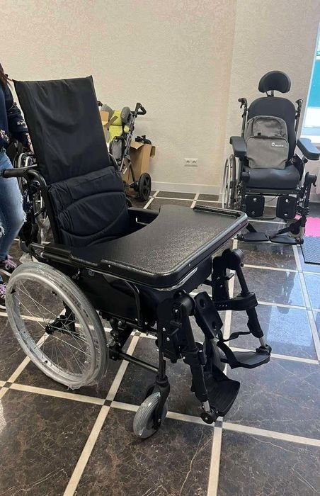 Крісло колісне для осіб з обмеженими можливостями
